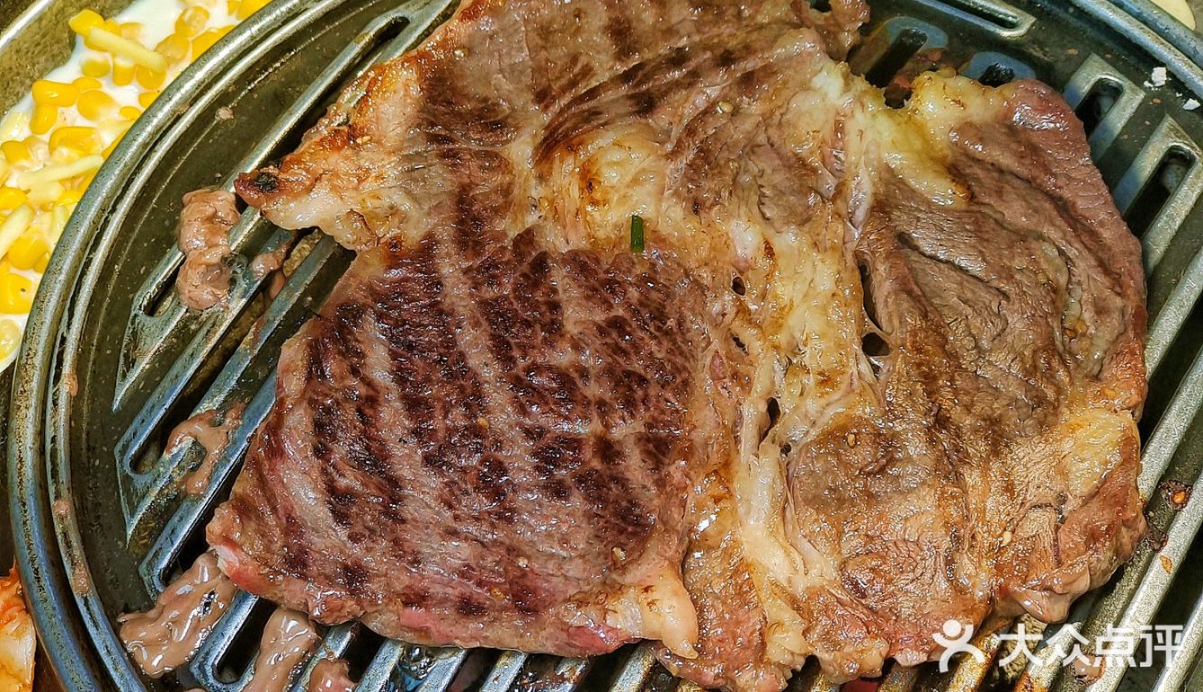 大块吃肉、大口喝酒、胡同里的深夜食堂太带劲了~