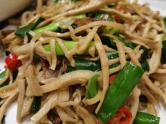 -蔼若春.传承三十年云南菜(金碧公园店)