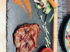 -悦享绿山墙西餐厅