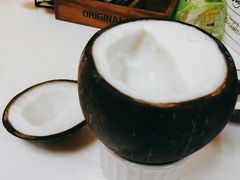 -志龙皇冠吃货椰子铺