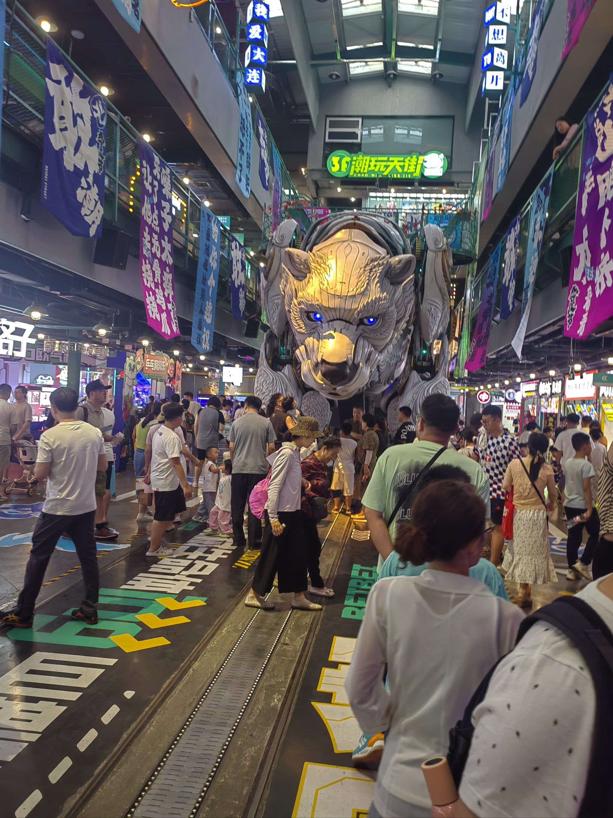 商业街的热闹时光