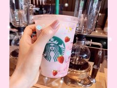 草莓酸奶星冰乐-星巴克(厦门SM新生活广场店)