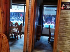 -野山舂·贵州现舂酸汤火锅(鸿通城店)