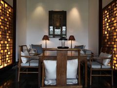 安缦颐和庭院套房-仿古木质椅子-北京颐和宾馆