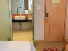 -维也纳智好酒店(深圳罗湖口岸国贸火车站店)