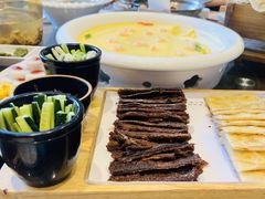烙饼卷带鱼-唐山宴百姓府邸院落中餐