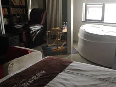 -喜鹊愉家酒店(郑州曼哈顿博览中心地铁站店)