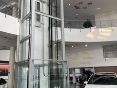 -奔驰北京极光星徽(四元桥店)