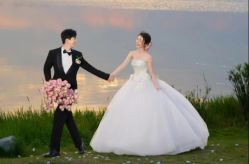 -喜爱高定婚纱摄影