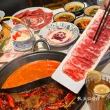 这家火锅。。。店员都被吃成好朋友拉❗️