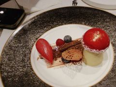 法式焦糖布丁佐树莓冰激凌-Le Bistrot de Racine