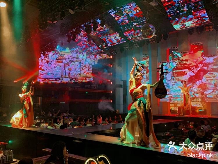 成年人的快乐越夜越容易开心吧和沈先生约来了金翅鸟上次来是一年多