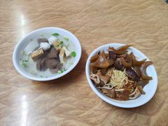 -松树干拌面店