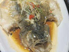 -东口码头·烧鸽子·鱼头泡饼·地方菜(金鹰悦城店)