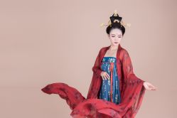 -盘子女人坊古装写真摄影(厦门总店)