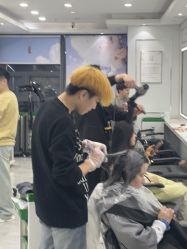 -镁连社·美联社