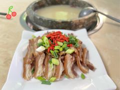 -墨脱石锅椰子鸡•香草鸭•东山羊(大东海店)