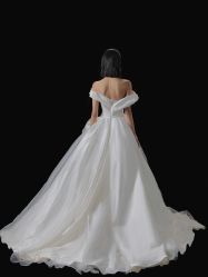 -不晚国际婚纱礼服