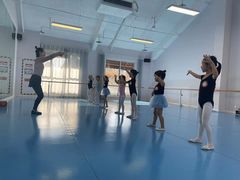 -西安小天鹅艺术团(曲江Alice店)