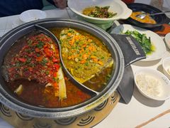-阿瓦山寨·湘菜现炒·剁椒鱼头王(咸阳总店)