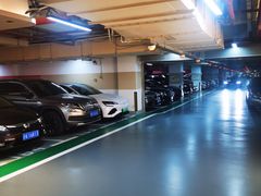 -百联又一城停车场