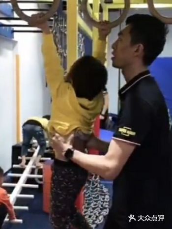 心要化了！小宝宝运动的样子可爱极了！