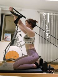 -闺蜜瑜伽·普拉提女性塑形馆