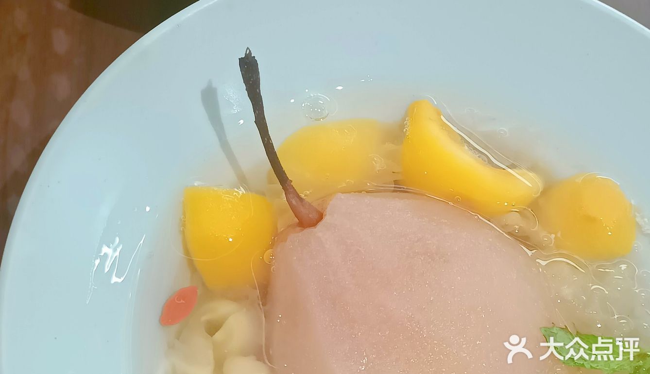 谁家甜汤里放了一整颗雪梨呀[憨笑]
