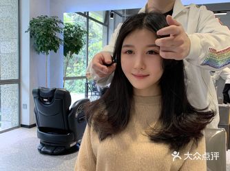 之前给我的理发师Danny写过一篇点评，他的新店我还