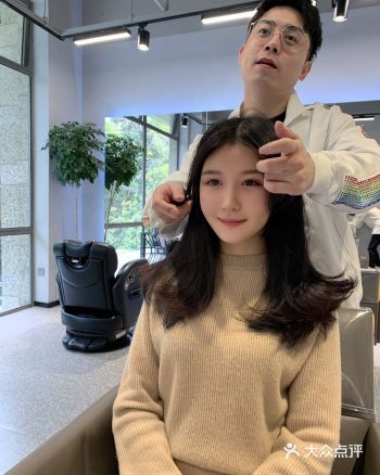之前给我的理发师Danny写过一篇点评,他的新店我还