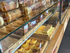 面包甜点陈列柜-糕材生•糕点•生日蛋糕(兴华街店)