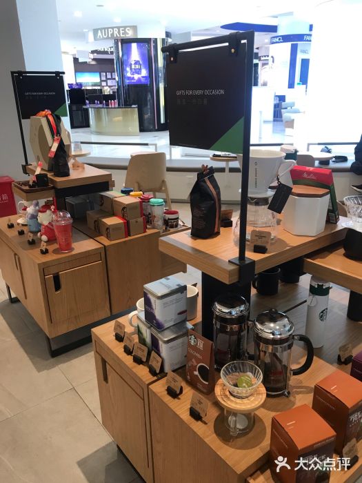 星巴克臻选(上海淮海百盛购物中心店)零售区图片