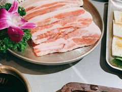 -围炉肉舍•炭烤活鳗•丹东海鲜烤肉(步行街店)