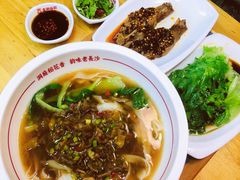 -呷佬·长沙手工米粉(金沙江路店)