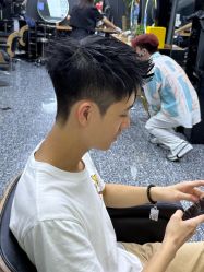 -藤野造型专业烫染接发