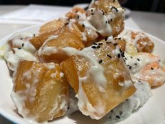 鬼马鲜果虾球-港丽餐厅