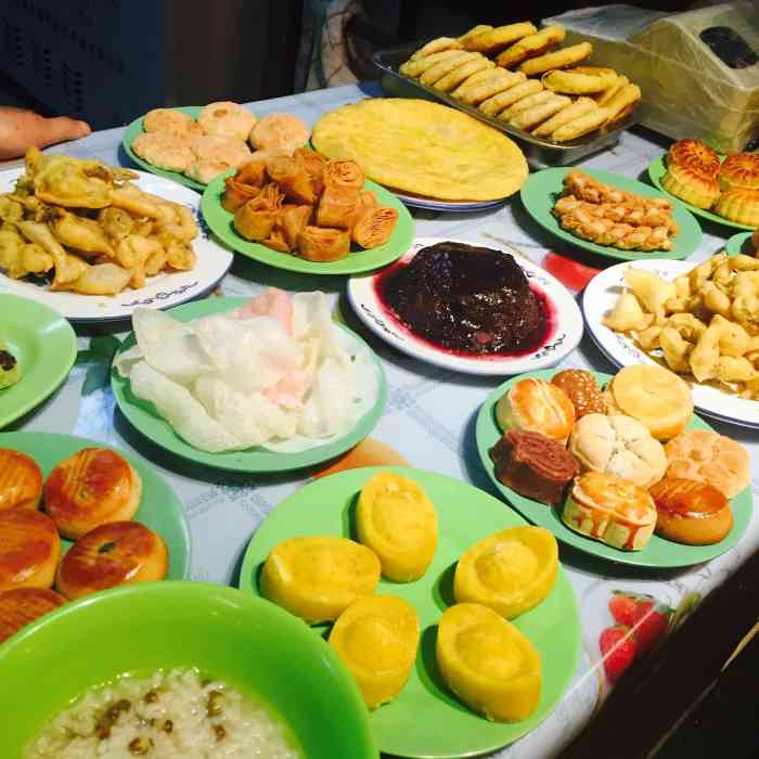 我觉得九门小吃总体上还不错但是没有想得好有几家店还不错但是没有