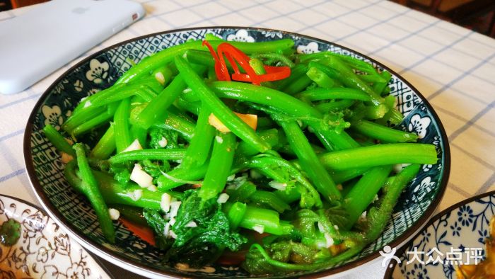 在湖边私厨小馆蒜蓉炒南瓜苗图片