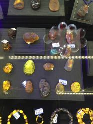 -灵彩珠宝(朗香街店)