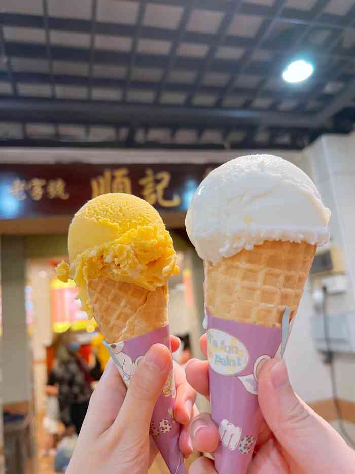 顺记冰室-"【顺记冰室】广州的老字号甜品店,大堂有很.