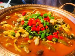 -沪小二炭火蛙锅(淮海中路美食不夜城店)