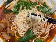 酸笋酸菜肥肠面-遇见小面(凯德广场店)