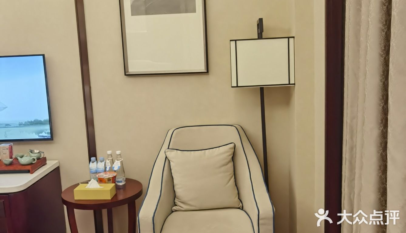 地下室有车位（住宿完领停车券）