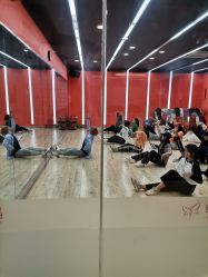 点击看大图 -单色舞蹈