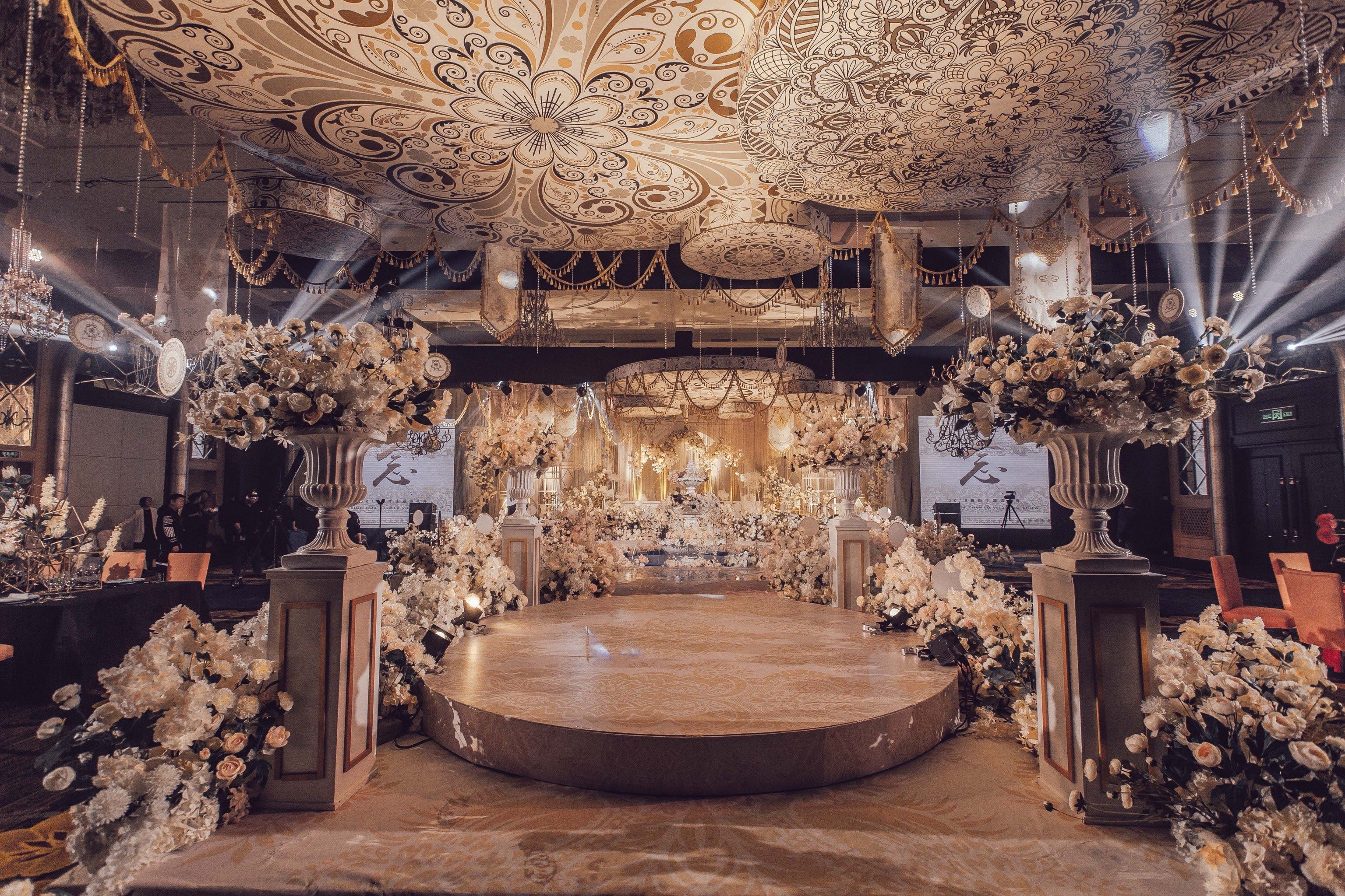 婚宴菜单

882平方米 7米层高 尊享无柱式奢华大宴会厅
惊艳