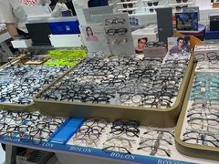 -美式眼镜·授权蔡司.依视路.尼康.豪雅.明月(人民广场店)