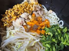 -两勺子一碗口水鸡拌面
