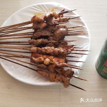「新中国影院」，民族路步行街28号， 太和大厦南门对