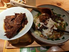 -百春原湖南牛肉粉(百联世纪店)