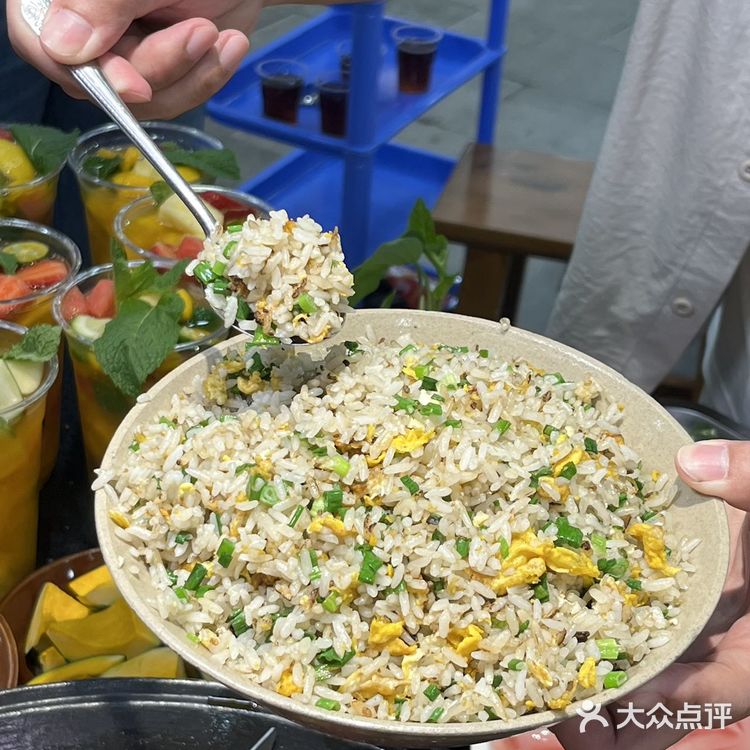 夏天来时代天街一定要冲这家火锅！鲜拌牛肉+冰镇水果捞